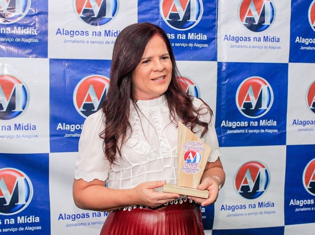 Prefeita Lívia Carla ganha Prêmio Destaque 2023, pelo Jornal Alagoas na Mídia