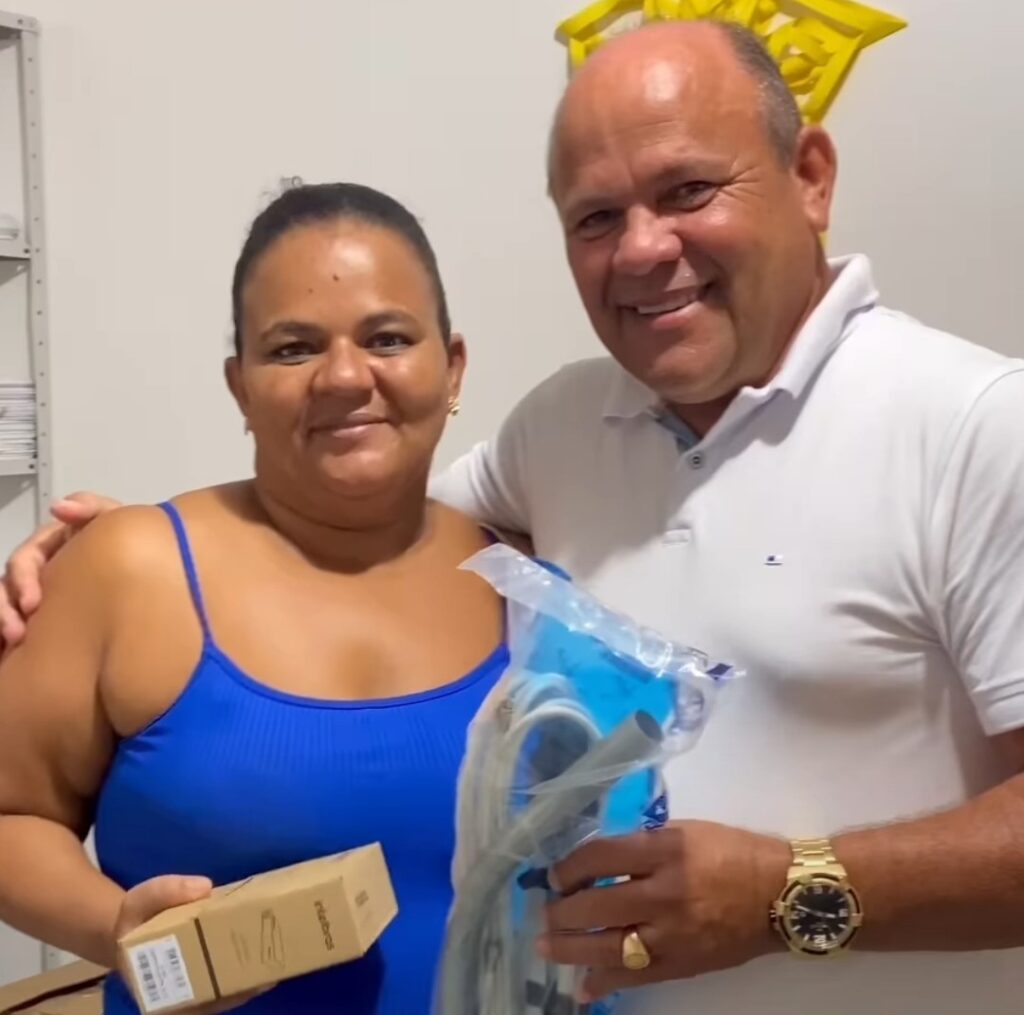 Prefeito Jadson Lessa inicia entrega de antenas digitais para famílias de baixa renda