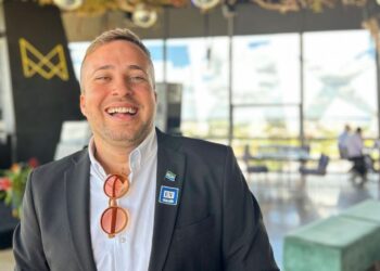 Liderança evangélica ligada à JHC toma posse como vereador e quer cuidar da juventude maceioense: “Sou da favela”