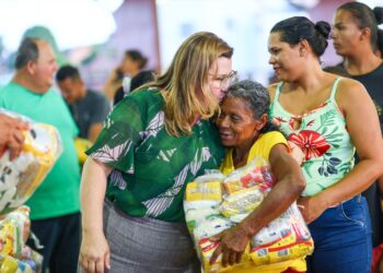 Prefeitura entrega cestas básicas a mil famílias do município