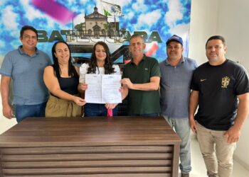 Prefeita de Ibateguara sanciona lei que concede reajuste salarial de 15% aos professores