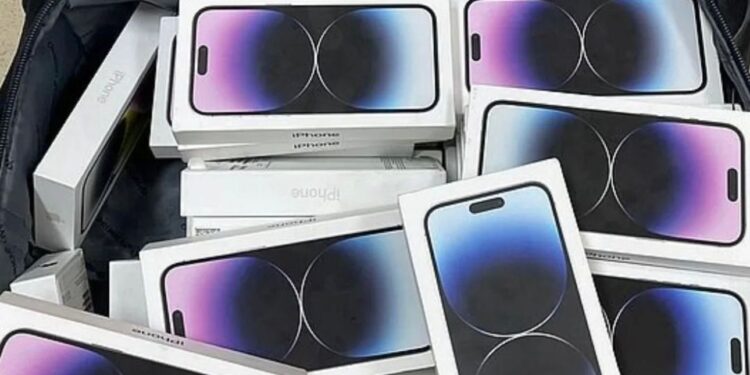 Trio é preso no Aeroporto Zumbi dos Palmares com carga avaliada em meio milhão de reais