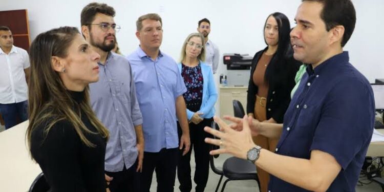 Palácio busca ‘nome popular’ para enfrentar JHC