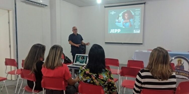 Prefeitura de Penedo e Sebrae levam educação financeira e empreendedorismo para sala de aula