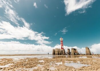 Folha de S. Paulo aponta praia de Ponta Verde entre as melhores