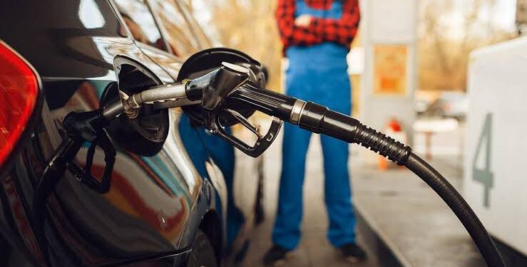 Petrobras reduz em R$ 0,13 o preço de gasolina para as distribuidoras
