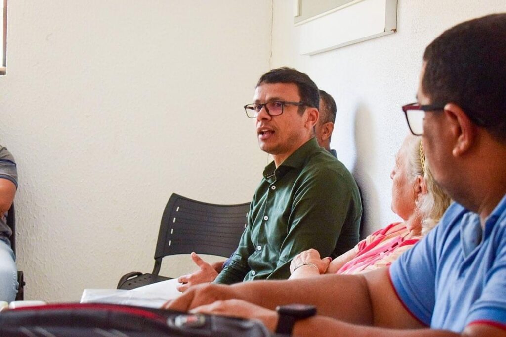 MPE pede explicações a Elisson Santos sobre possível dano ao erário ao instalar postes fora da cidade