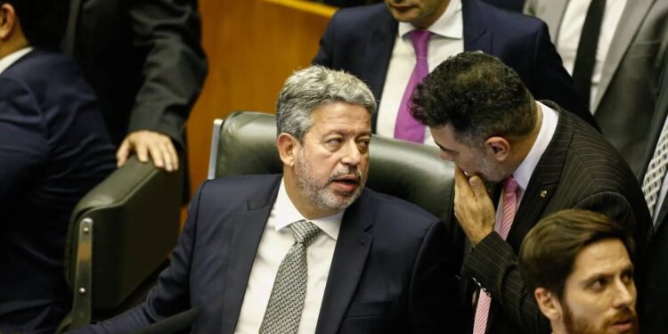 Impasse na Saúde enfraquece pressão de Arthur Lira no governo