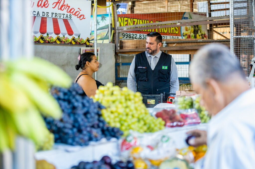 Após conversa com comerciantes, Leonardo Dias volta a solicitar melhorias no Mercado da Produção