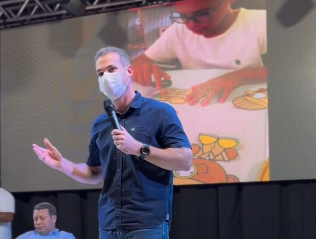 Prefeito Olavo Neto participa da abertura de palestras para melhorar o auxílio de alunos com deficiência