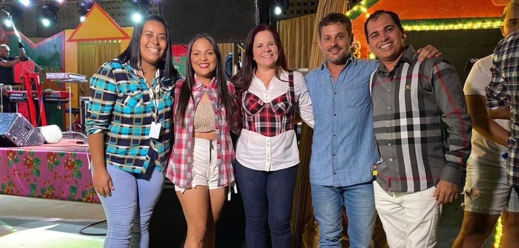 Prefeita Livia Carla participa de São João Tradicional na Barra de Santo Antônio