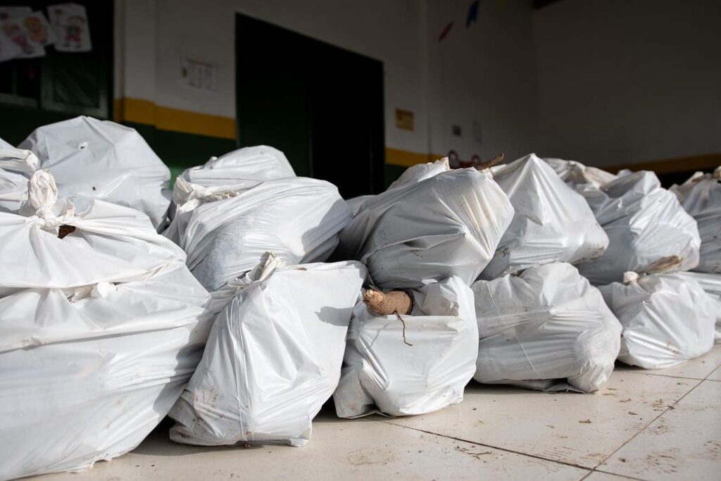 Capela compra e distribui alimentos para a população em insegurança alimentar da cidade