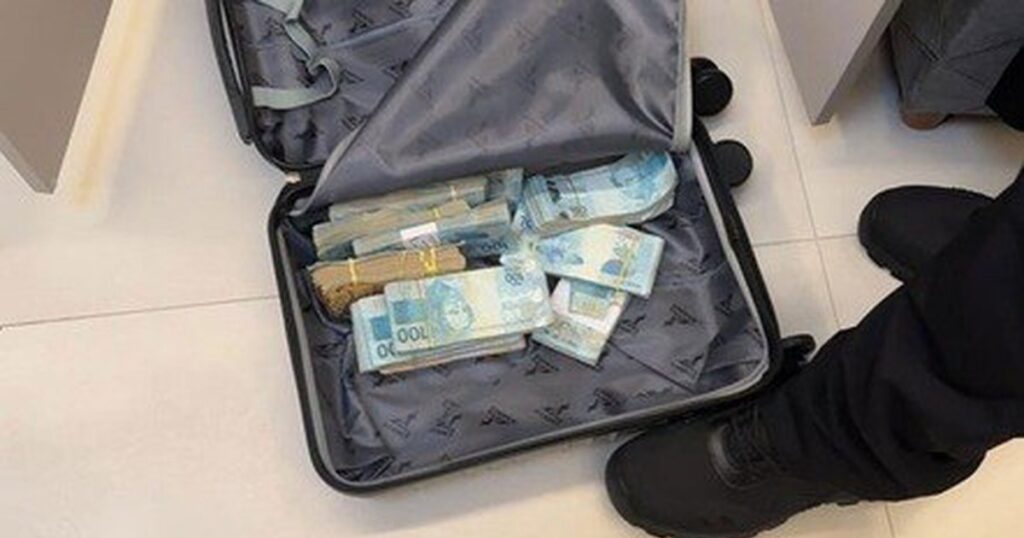 Errata: PF volta atrás e diz que R$ 4 milhões não eram de ex-assessor de Lira