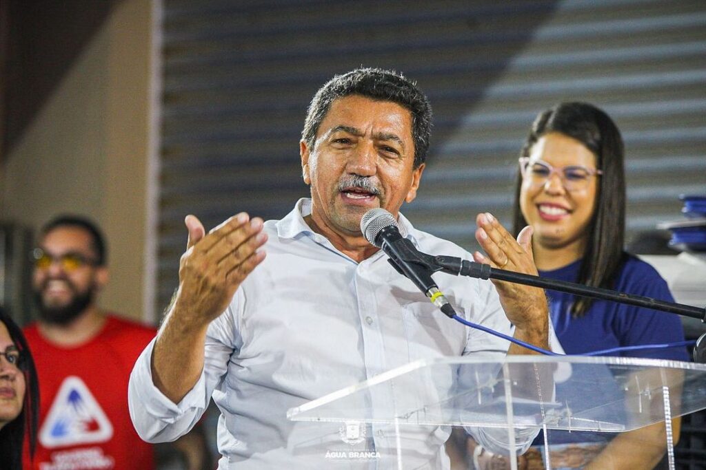 Prefeito de Água Branca anuncia obras de calçamento da comunidade Serra dos Cordeiros