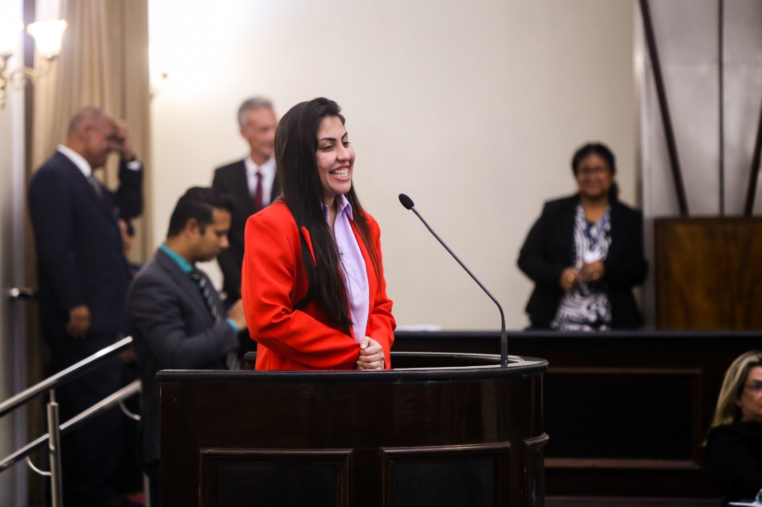 Sancionada Lei de autoria de Gabi Gonçalves que destina 5% das vagas de empregos de prestadores de serviços para mulheres vítimas de violência doméstica