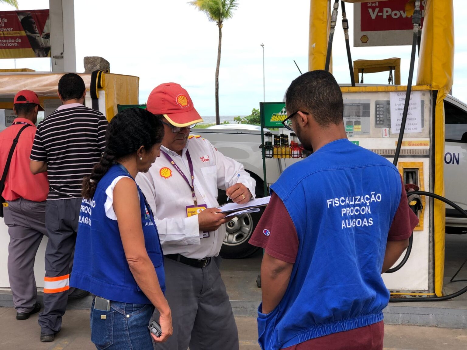 Procon “acorda” em AL e multa postos por preços abusivos
