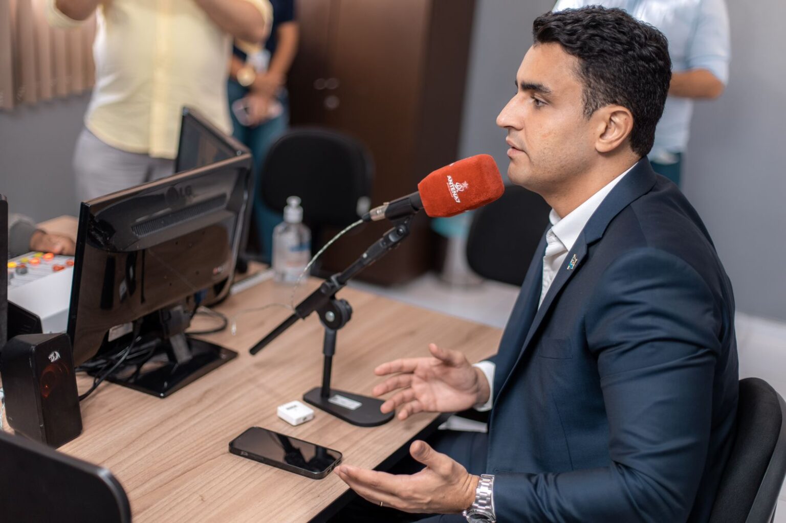 Lançamento de várias candidaturas pode ser a saída contra JHC