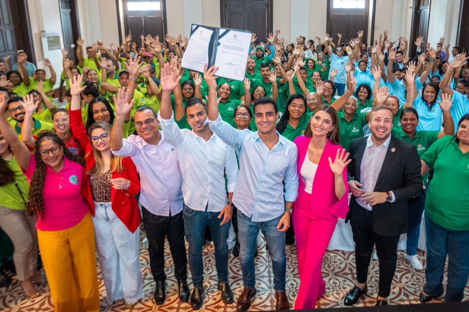 Prefeito JHC assina contrato para ampliar a coleta seletiva em Maceió