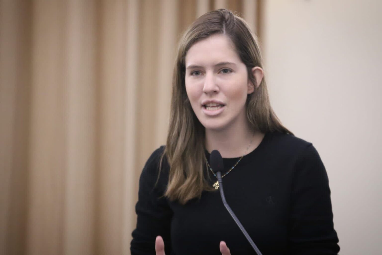 Proteção às mulheres: Deputada Cibele Moura explica e defende PL inspirado em protocolo “No Callem”