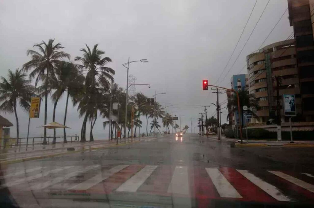 Sob alerta de chuva, Maceió terá tempo instável e temperaturas baixas neste domingo