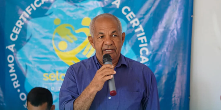 Prefeito de Japaratinga antecipa 1ª parcela do 13º salário