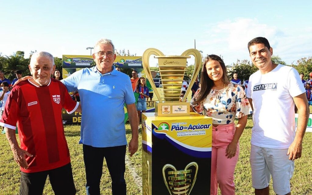 Prefeito Jorge Dantas prestigia final do Campeonato Municipal de Futebol Amador em Pão de Açúcar