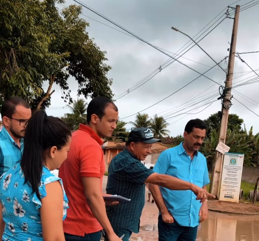 Prefeito Marlan Ferreira visita local prejudicado pelas fortes chuvas em Limoeiro de Anadia