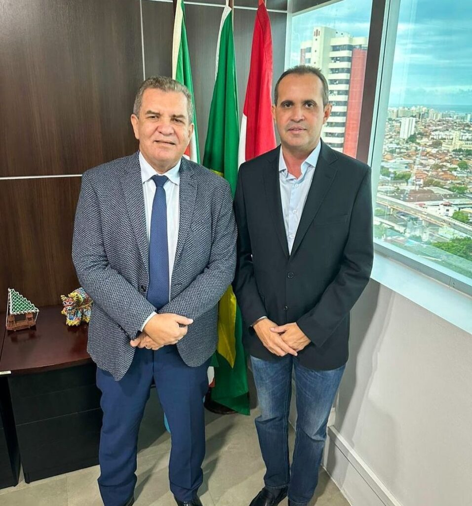 Prefeito Geraldo Filho visita desembargador Washington Luiz para implantação do TRE Itinerante em Carneiros