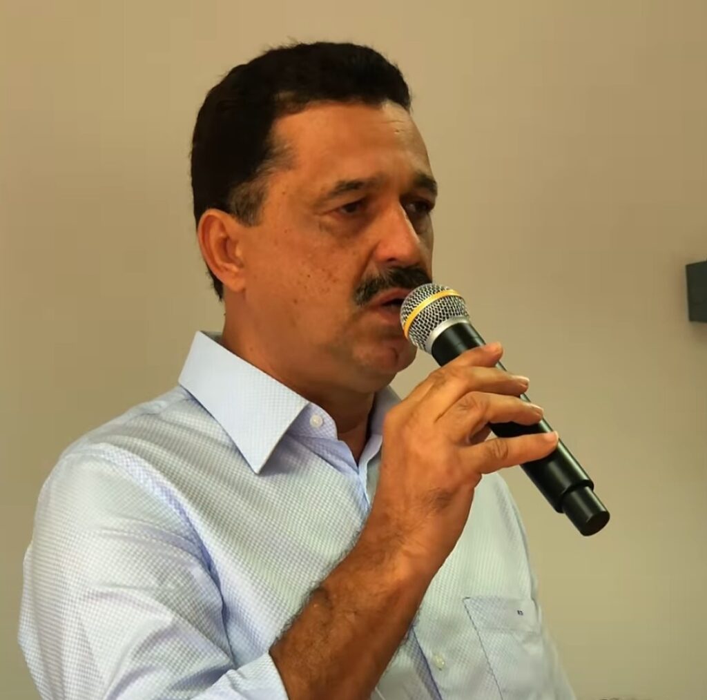 Prefeito Marlan Ferreira revisa Plano Diretor Administrativo em Limoeiro de Anadia