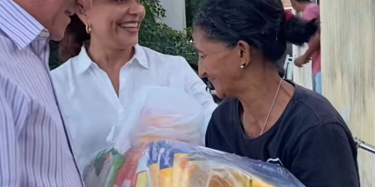 Prefeito Jorge Dantas participa da realização da entrega de cestas básicas em Pão de Açúcar