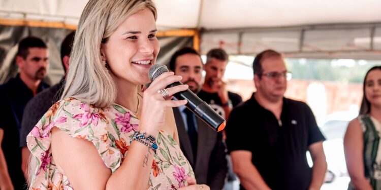 Ceci lidera com folga disputa eleitoral em Atalaia; veja pesquisa