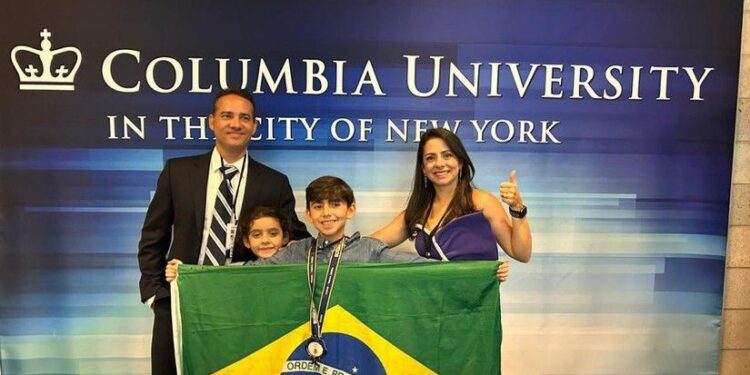 Aluno da Maple Bear ganha Medalha de Prata em Competição Internacional de Matemática