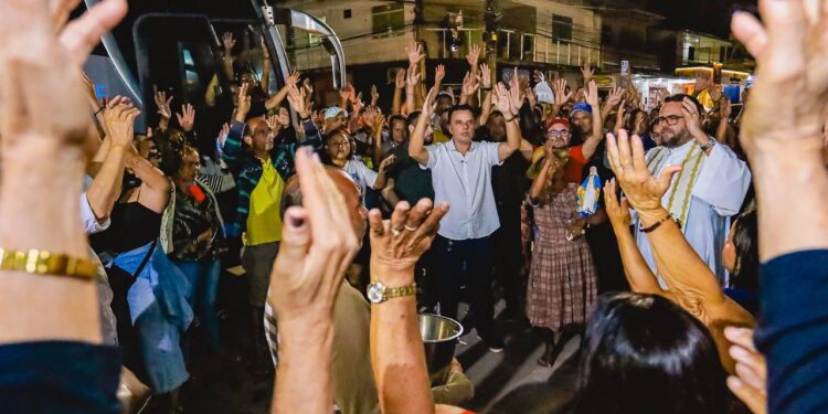 Kil e Junior Menezes celebram o legado de Padre Cícero ao lado de centenas de romeiros palmarinos no Juazeiro do Norte