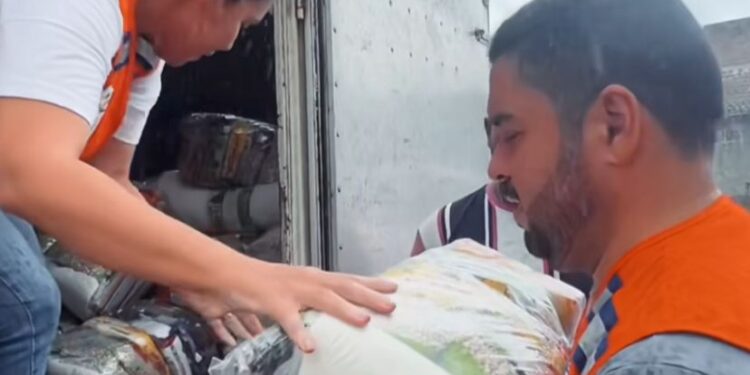 Prefeitura de Viçosa distribui itens essenciais para vítimas das chuvas na cidade