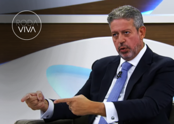 Arthur Lira defende emendas parlamentares e questiona ministro de Lula durante entrevista no Roda Viva