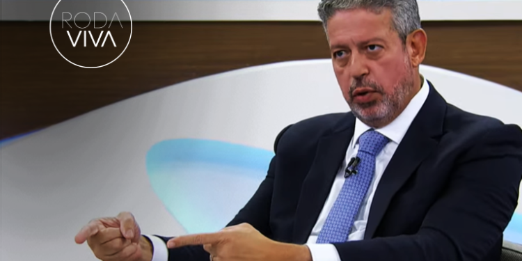 Arthur Lira defende emendas parlamentares e questiona ministro de Lula durante entrevista no Roda Viva