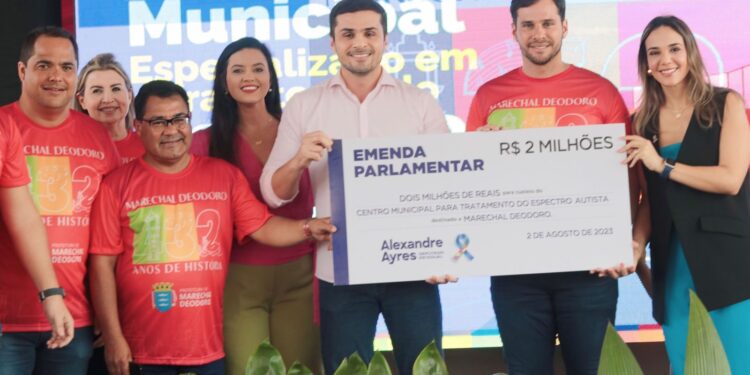 Alexandre Ayres garante R$ 2 milhões em emendas parlamentares para tratamento de autistas