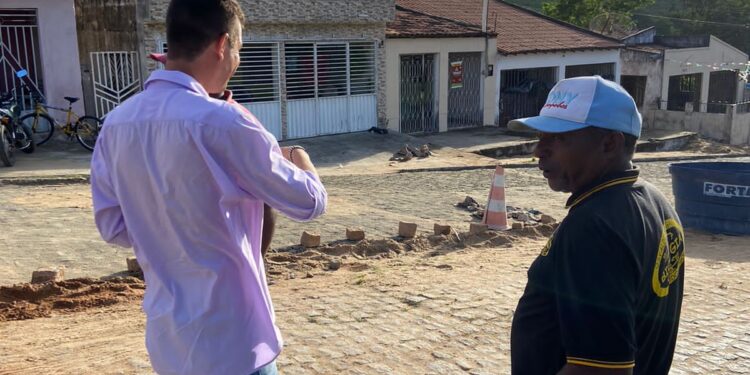 Prefeito Tony visita obras de melhoria nas vias públicas da cidade