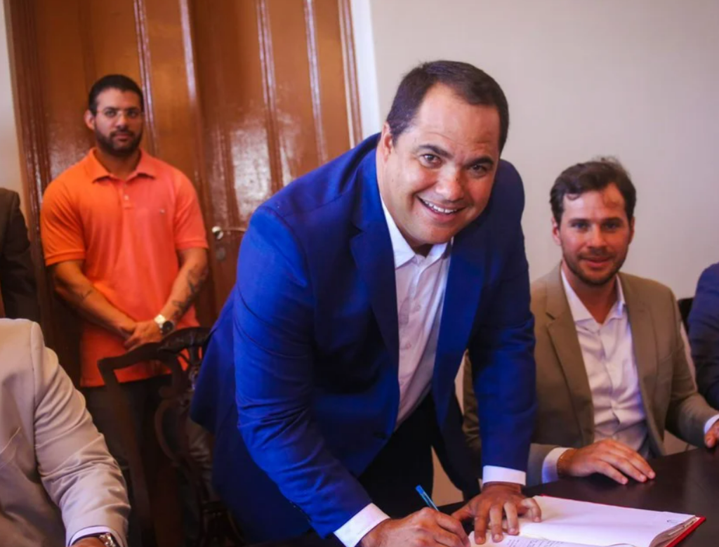 CNH SOCIAL: Secretário André Bocão entrega PL para Câmara de Vereadores que prevê capacitação, emissão e classificação gratuita de carteira de motorista