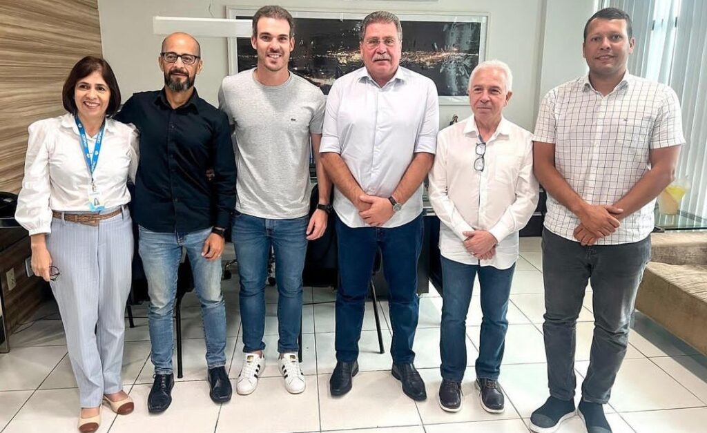 Prefeito Olavo Neto se reúne com comissão de professores do CESMAC para convênio em Murici