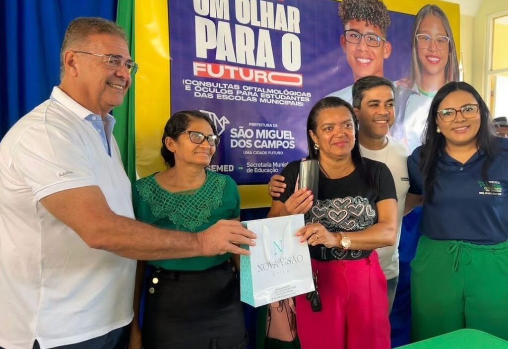 Prefeito George Clemente participa de ação beneficente para alunos do EJA em São Miguel dos Campos