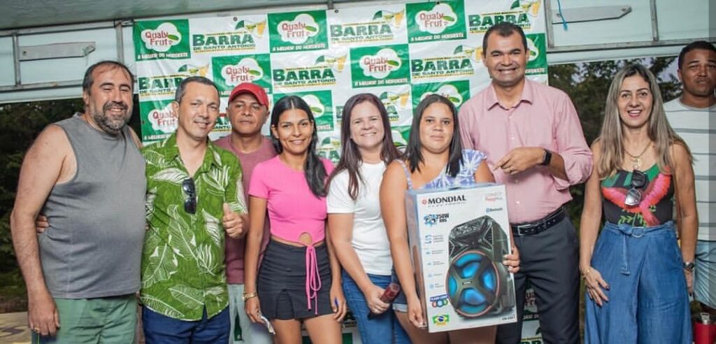 Prefeita Livia Carla participa de “Bingo dos Pais” na Barra de Santo Antônio