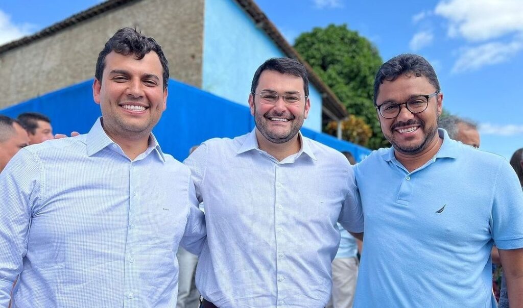 Prefeito André Almeida participa de inauguração de asfalto em povoado de Maribondo