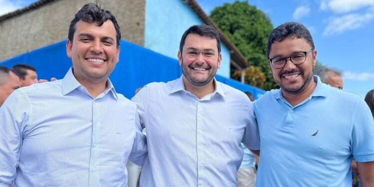 Prefeito André Almeida participa de inauguração de asfalto em povoado de Maribondo