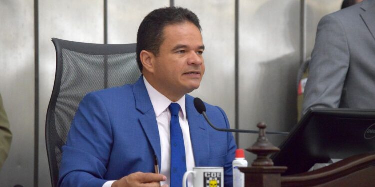 MV não fala sobre próxima eleição em Maceió: prioridade é o interior