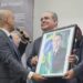 Quadro autografado por Jair Bolsonaro é arrematado por R$ 55 Mil em leilão em Goiânia