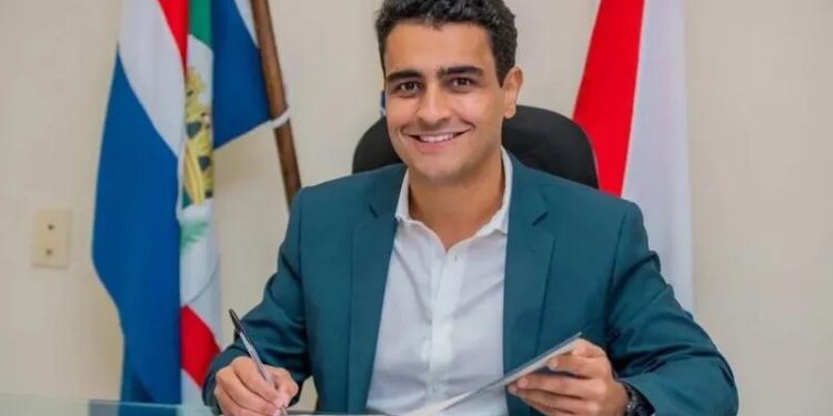 Prefeito JHC antecipa pagamento de salário de servidores para esta quarta