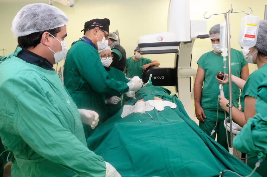 Hospital do Coração Alagoano realiza primeira cirurgia de implante de válvula aórtico transcateter
