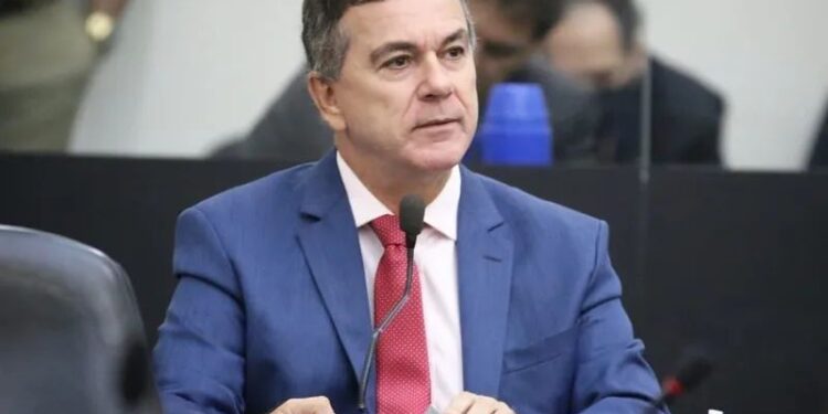 Ronaldo Medeiros segue Lula e vai para Cuba
