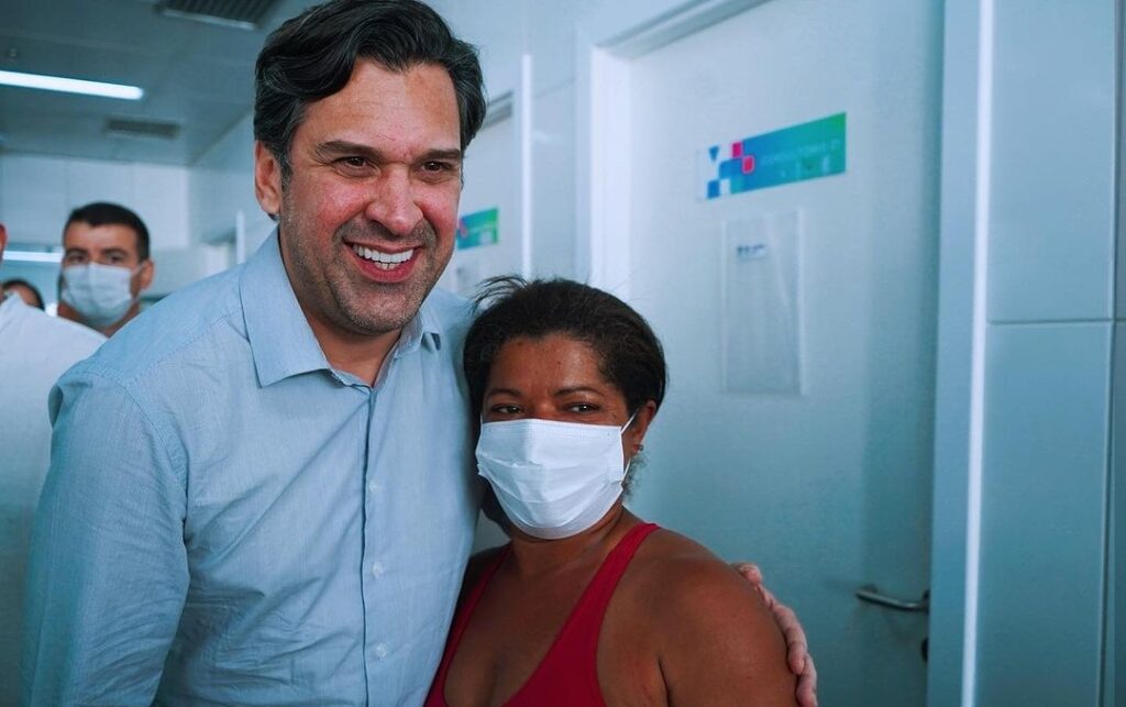 Isnaldo Bulhões participa da apresentação de Programa Bate Coração em Maceió